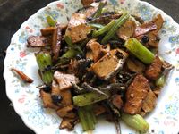 下酒菜：小魚豆乾炒豆鼓