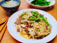 滑蛋牛丼飯+昆布蘿蔔湯