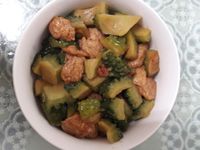 五分鐘節能料理~綠玉苦瓜燴花生麵筋
