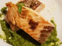 香煎鮭魚腓力佐青醬