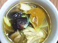 黃小姐的桑黃x紅薑黃蒜頭香菇雞湯
