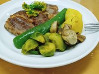 蒜香牛排+奶油時蔬