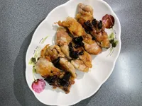 酥脆雞腿排佐黑蒜