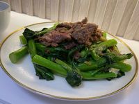 菜芯炒牛柳邊