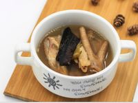 石斛花旗參靈芝燉老雞湯