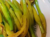 蒜炒金針花