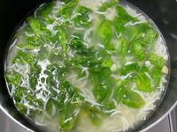 覓菜吻仔魚湯