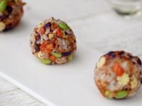 三色蔬菜藜麥肉鬆飯糰