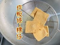 炸粄條粿仔「吃出蝦餅的味道，天然無色素」