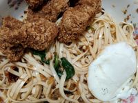 鹹酥雞吻仔魚拌麵