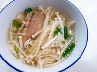金針菇排骨湯