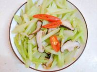 香蕈炒西芹(五辛素)