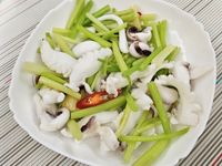 芹菜炒花枝