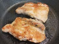 煎馬告雞腿排