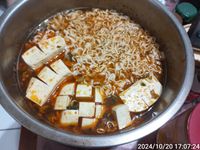 麻辣臭豆腐泡麵鍋 (電鍋)~簡單隨手做