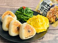龜甲萬味自慢–薑汁燒肉用醬 | 烤飯糰