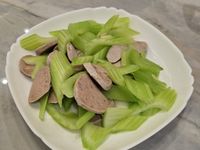 西洋芹炒貢丸