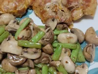 香煎雞腿排同步完成炒蘑菇四季豆