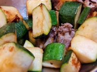 牛肉炒櫛瓜