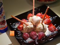 Mimi♥草莓冰淇淋聖代【草莓就愛鷹牌煉奶】