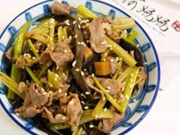 酸辣木耳炒芹菜羊肉