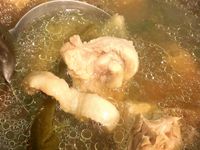 剝皮辣椒雞湯