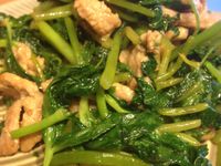 山芹菜炒豬肉絲