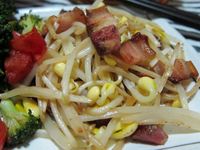 今天晚餐吃什麼：鹹豬肉炒黃豆芽