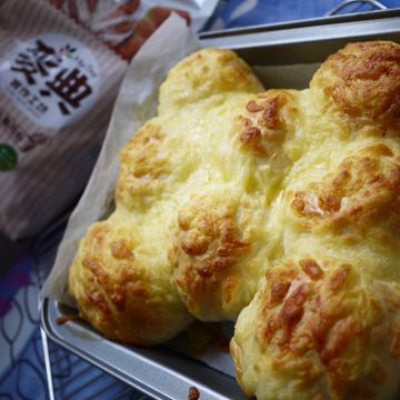 愛麗絲DIY(=^_^=)一起做了粒粒芝士包