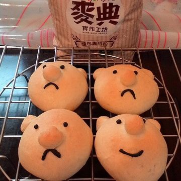 Afra Lin一起做了簡單揉「小熊甜筒麵包」夏日裡的療癒麵包♪
