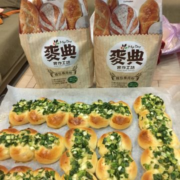 Yunshin Cheng一起做了蔥花麵包  【麥典實作工坊麵包專用粉】