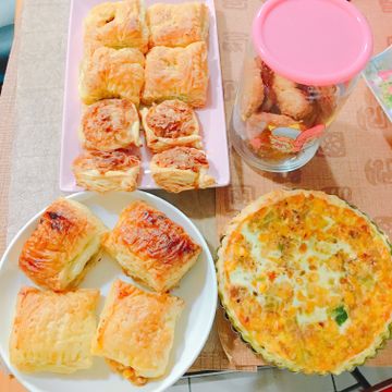 Chi Ssu一起做了鮮蝦雞肉蘑菇菠菜鹹派