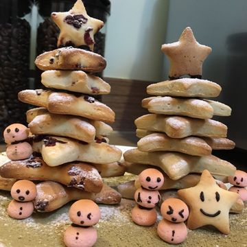 全職媽媽瘋料理一起做了美麗的聖誕樹餅乾