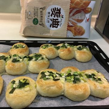 全職媽媽瘋料理一起做了蔥花麵包  【麥典實作工坊麵包專用粉】