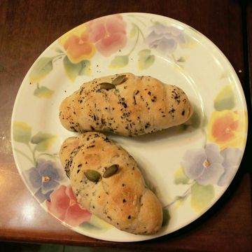 Cheese一起做了基本又百變的麵包 (肉鬆小牛角)