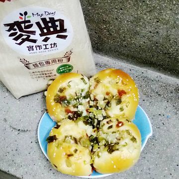 張瑞比一起做了蔥花麵包  【麥典實作工坊麵包專用粉】
