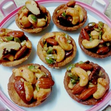 E.H一起做了蜂蜜堅果塔
