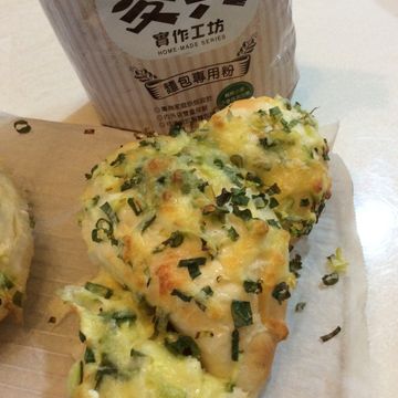 Pigleg Huang一起做了蔥花麵包  【麥典實作工坊麵包專用粉】
