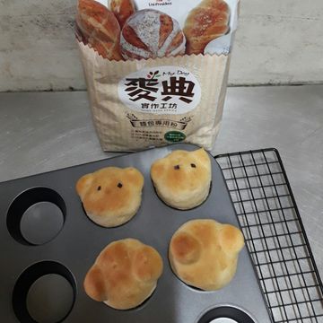 蔡嘉家一起做了簡單揉「小熊甜筒麵包」夏日裡的療癒麵包♪
