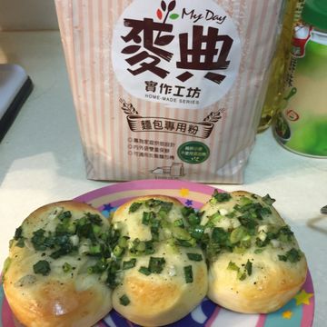 Jing一起做了蔥花麵包  【麥典實作工坊麵包專用粉】