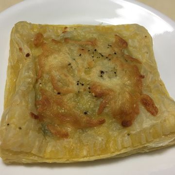 全職媽媽瘋料理一起做了酥皮鮭魚鹹派