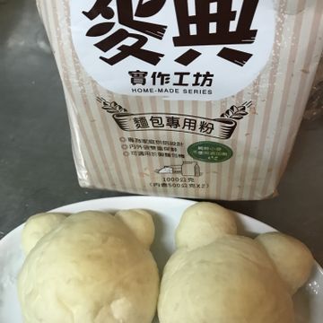 咪一起做了簡單揉「小熊甜筒麵包」夏日裡的療癒麵包♪