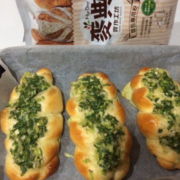 lisa一起做了蔥花麵包  【麥典實作工坊麵包專用粉】