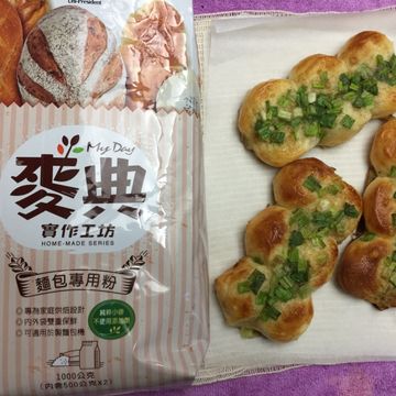 靜一起做了蔥花麵包  【麥典實作工坊麵包專用粉】
