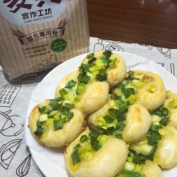 Libby愛食一起做了蔥花麵包  【麥典實作工坊麵包專用粉】