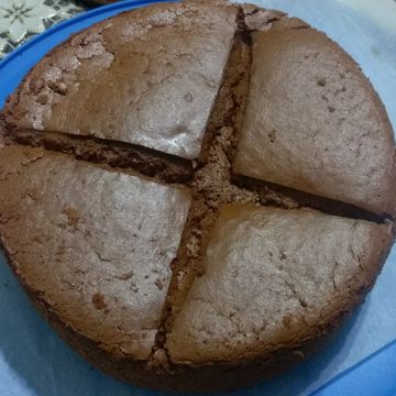 貓貓一起做了巧克力戚風蛋糕