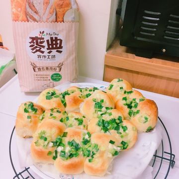Jane Ho一起做了蔥花麵包  【麥典實作工坊麵包專用粉】