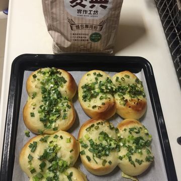 小菁小菁一起做了蔥花麵包  【麥典實作工坊麵包專用粉】