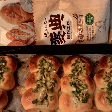 李天玲一起做了蔥花麵包  【麥典實作工坊麵包專用粉】