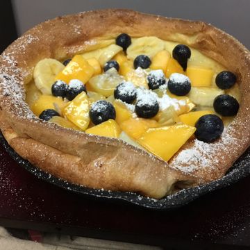 靜一起做了莓果鑄鐵鍋鬆餅